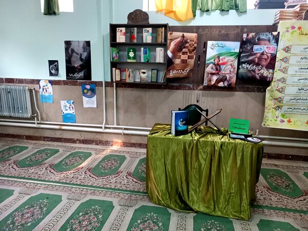برگزاری مراسم انجمن اسلامی و مدرسه مقاومت در دبیرستان ایثار
