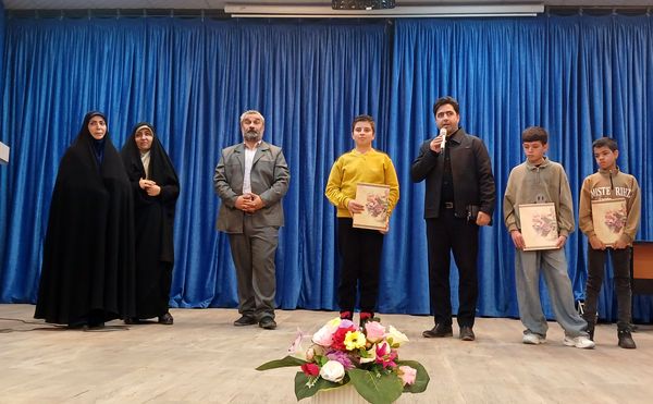 تقدیر از دانش‌آموزان فعال محمدشهری در زمینه‌های فرهنگی و هنری