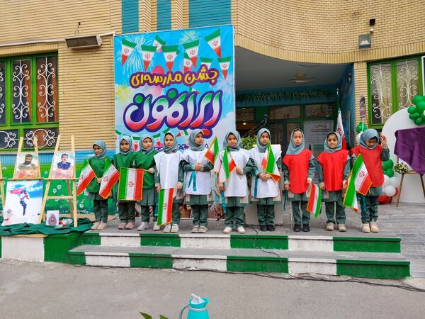  طنین زنگ انقلاب در مدرسه «طوبی» ناحیه ۶ مشهد