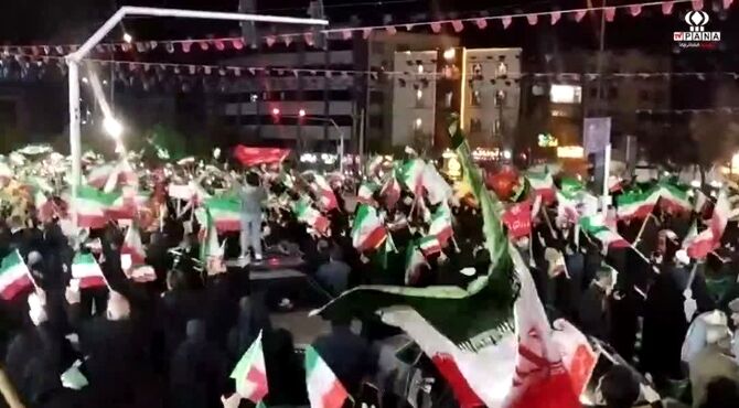 فرهنگیان و دانش‌آموزان اصفهان، نبض تپنده حمایت از وطن در میدان سهروردی اصفهان