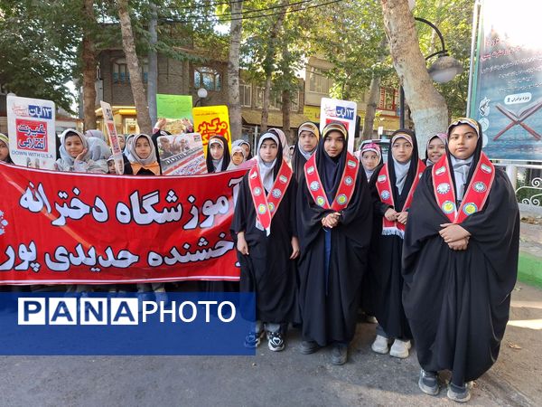 طنین شعارهای ضد استکباری در شاندیز