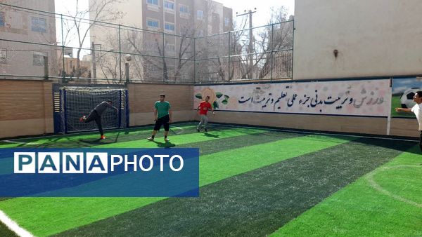 افتتاح زمین چمن مصنوعی فوتبال به نام شهید حسن غازی در دبیرستان متوسطه دوره دوم شاهد صارمیه ۶ ناحیه ۴ 