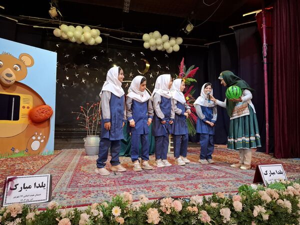 جشن یلدا ۱۴۰۴ در مدرسه ۱۷ شهریور شهرستان بجنورد 