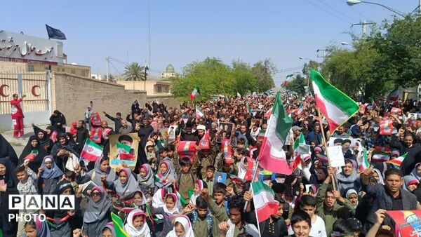 دانش‌آموزان کهنوجی به یاد دانش‌آموزان مینابی 