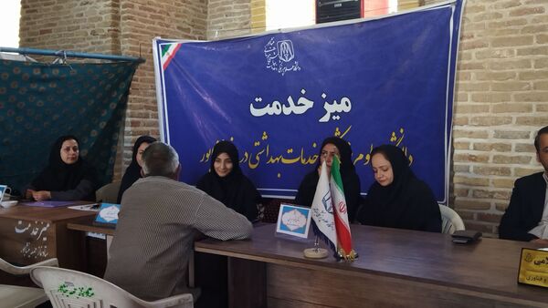 میز خدمت ادارات و بانک‌ها در نماز جمعه نیشابور
