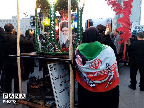 حضوری از جنس نور در چهلم رهبر انقلاب