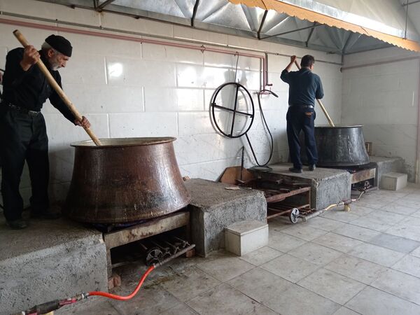 هیئت زنجیرزنی در روستای فیض آباد در صبح عاشورای حسینی 