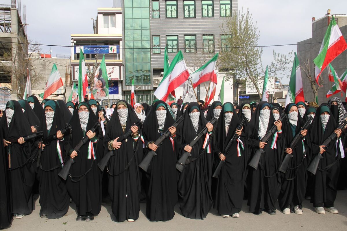 اجتماع باشکوه «دختران جان‌فدا» در شهرستان رزن