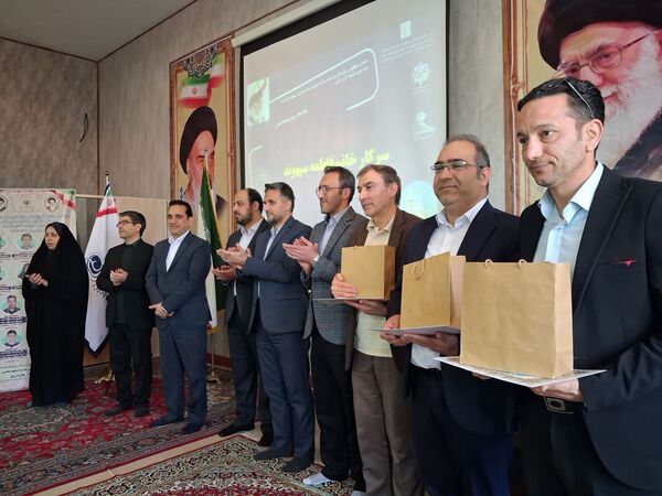 تقدیر از پژوهشگران برگزیده ناحیه 5 مشهد