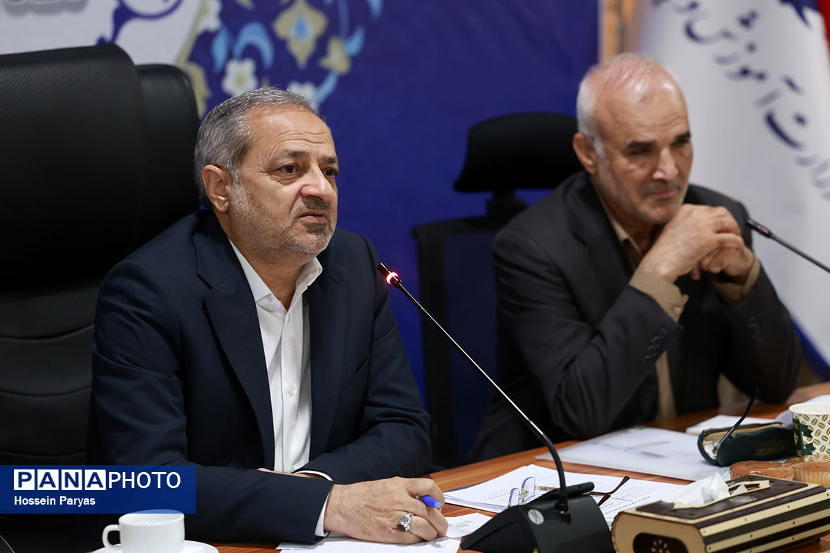 در نهضت مدرسه‌سازی به‌دنبال ایجاد ظرفیت عظیم مردمی برای آموزش و پرورش هستیم