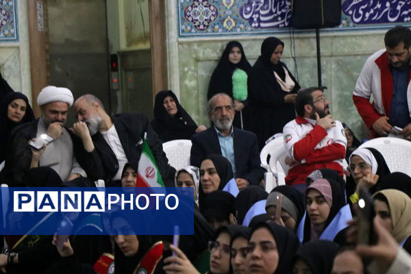 همایش تجلیل از دختران عضو هلال احمر در قم