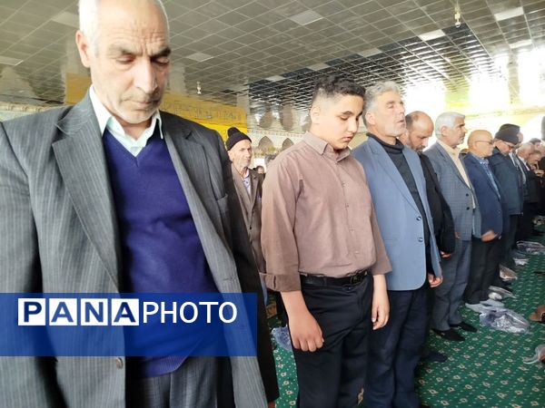 نماز جمعه در کاشمر 