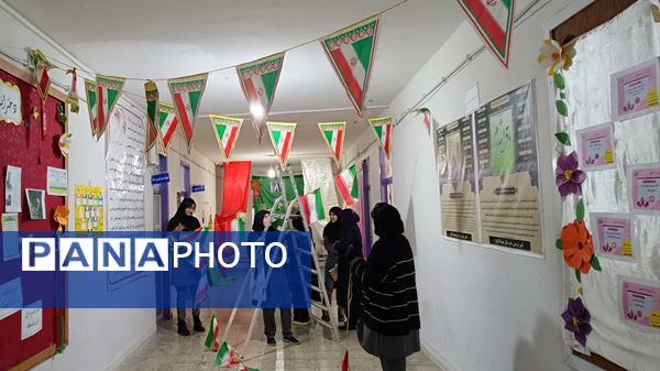  نواخته شدن زنگ انقلاب در مدرسه نمونه الزهرا  یاسوج