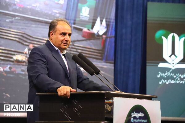 آغاز طرح ملی آموزش هوش مصنوعی در مدارس غیردولتی با حضور مقامات ارشد کشور در تبریز