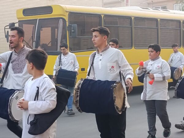 اجتماع بزرگ نوجوانان حسینی در دسته عزای احلی من العسل در کاشان