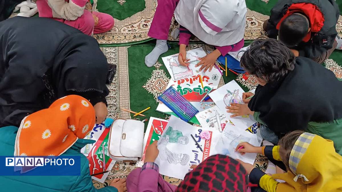 برپایی میز خدمت و نمایشگاه نقاشی در جشن 22 بهمن مارگون