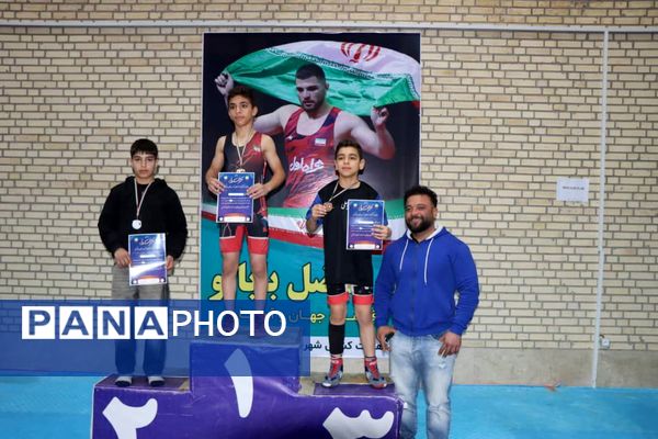 قهرمانی نونهالان و نوجوانان رباط‌کریم در رقابت‌های کشتی