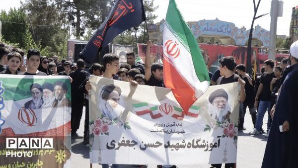 طنین نوای «احلی من العسل» در پاکدشت؛ تجدید میثاق دانش‌آموزان با نوجوان دشت کربلا