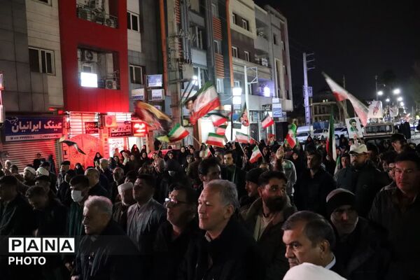 تجمع مردم انقلابی بندرترکمن در میدان مختومقلی