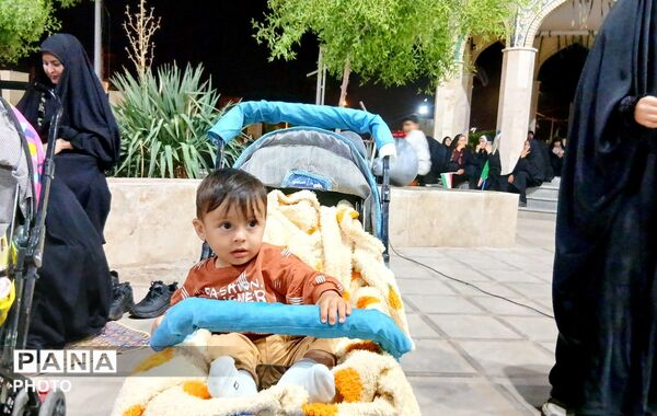 همراهی کودکان جعفرآباد تا آستان شهدای گمنام در شب هشتاد و یکم