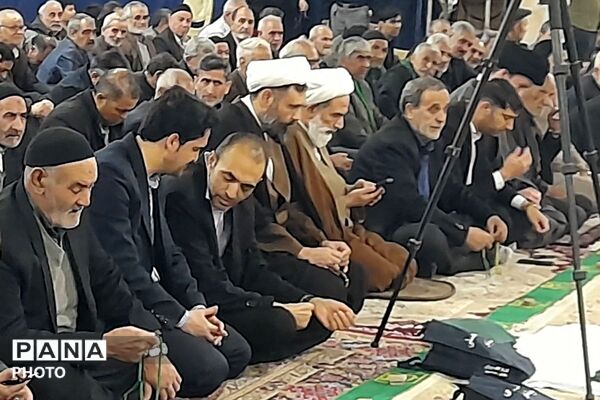 حضور پرشور فرهنگیان و دانش‌آموزان در مصلی نسیم شهر
