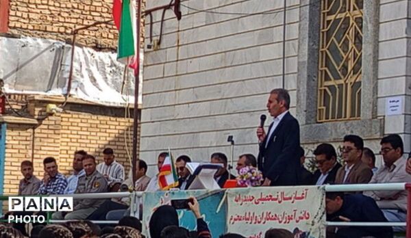 جشن عاطفه‌ ها؛ تجلی اخلاق و ایثار در مدارس شهید سمیه و شهید مدرس