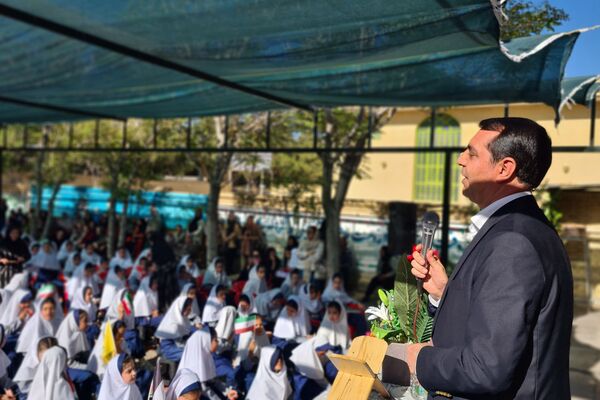 آیین نواختن زنگ ایثار و مقاومت در مدارس آباده