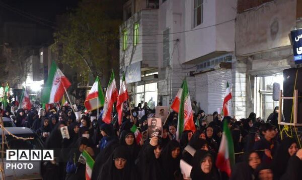 هم‌نشینی آرام کنار مزار شهید گمنام
