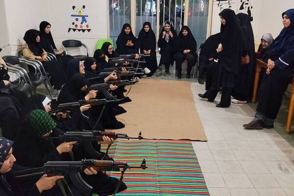 پاتوق فرهنگی دختران نوجوان مبارز
