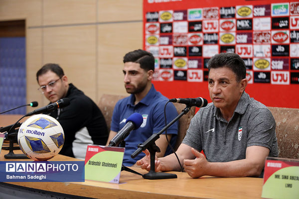 نشست خبری سرمربی تیم های ملی فوتبال ایران و ازبکستان