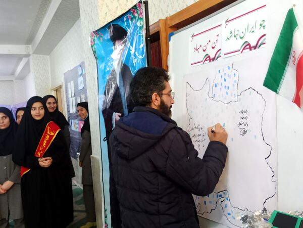 نمایشگاه «مدرسه انقلاب» در مدرسه نمونه دولتی رضوان