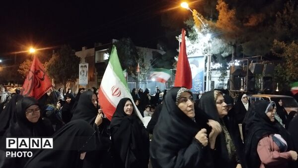 حضور دانش آموزان انقلابی در میدان بسیج شهر دلیجان