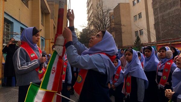 آیین نواختن زنگ چهل و هفتمین سالروز پیروزی انقلاب اسلامی در دبستان دخترانه فرهنگیان ۲