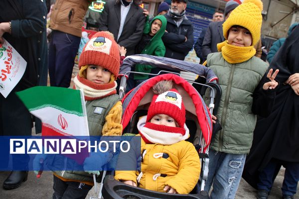 حماسه حضور مردم قروه در راهپیمایی ۲۲ بهمن؛ تجلی وحدت و وفاداری به انقلاب