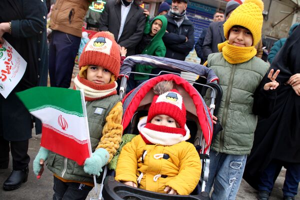 حماسه حضور مردم قروه در راهپیمایی ۲۲ بهمن؛ تجلی وحدت و وفاداری به انقلاب