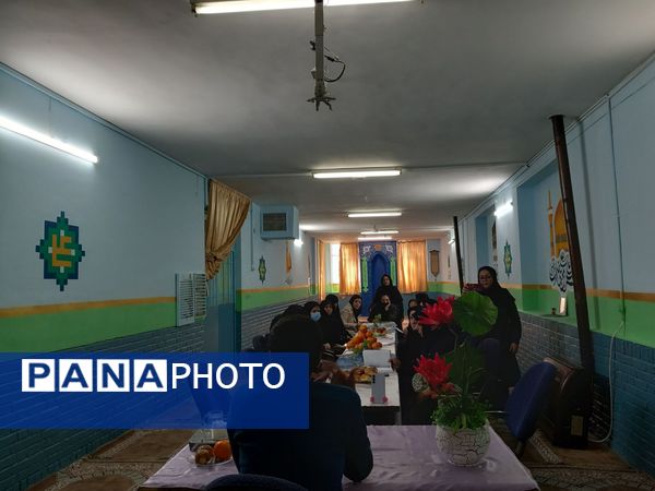 جلسه شورای دبیران در دبیرستان دخترانه فضه 