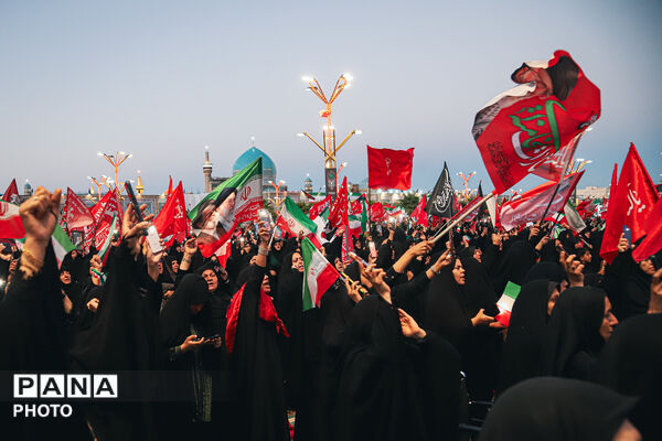 اقامه نماز بر پیکر مطهر رهبر شهید انقلاب در حرم مطهر رضوی-۲