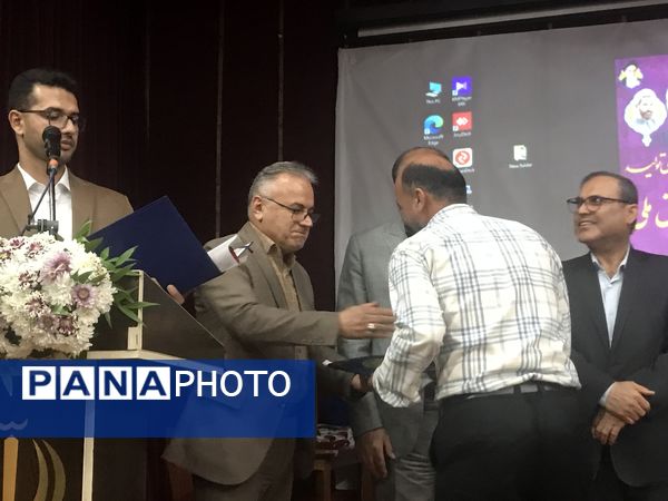 همایش تجلیل از مدیران و کارکنان نمونه شهرستان محمودآباد 