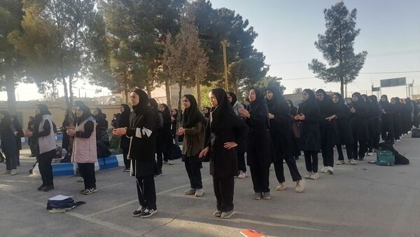 اجرای نرمش صبحگاهی در دبیرستان شهید مجید دهنوی نیشابور