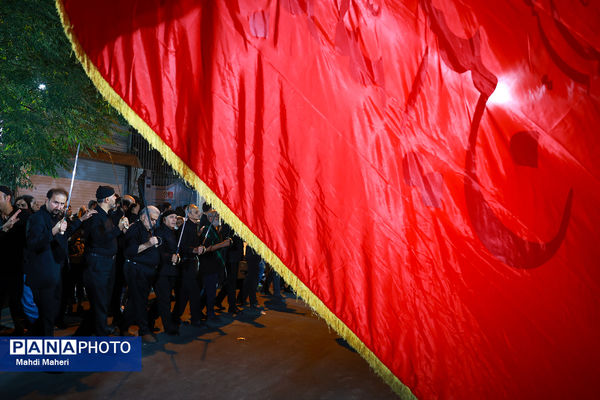 مراسم عزاداری شب تاسوعای حسینی در میدان منیریه تهران