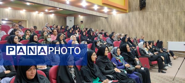 برگزاری جلسه انجمن اولیاء و مربیان دبیرستان نمونه دولتی فرزانگان شیروان