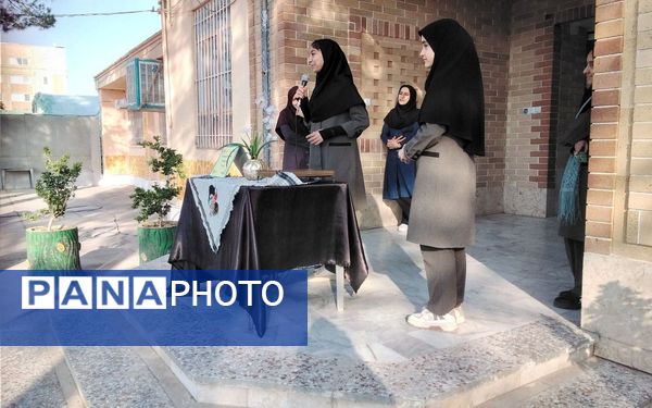 برگزاری‌ مراسم‌‌‌ هفته‌ بهداشت‌ روان‌‌ و‌ معرفی‌ همیاران‌ مشاور‌‌ در‌ دبیرستان‌ نمونه‌اندیشه‌