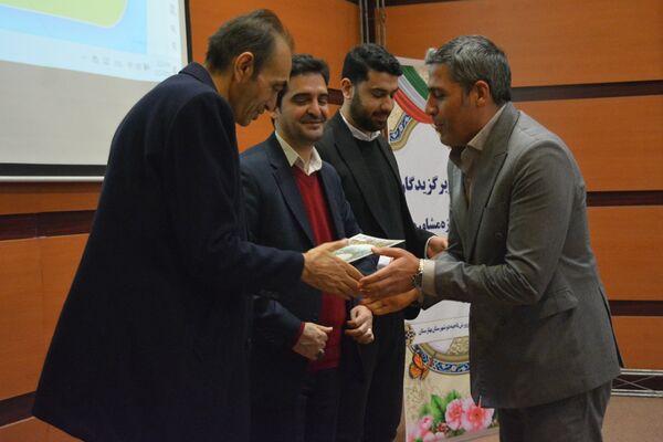 آیین تجلیل از برگزیدگان حوزه مشاوره و پیشگیری از آسیب‌های اجتماعی بهارستان‌دو