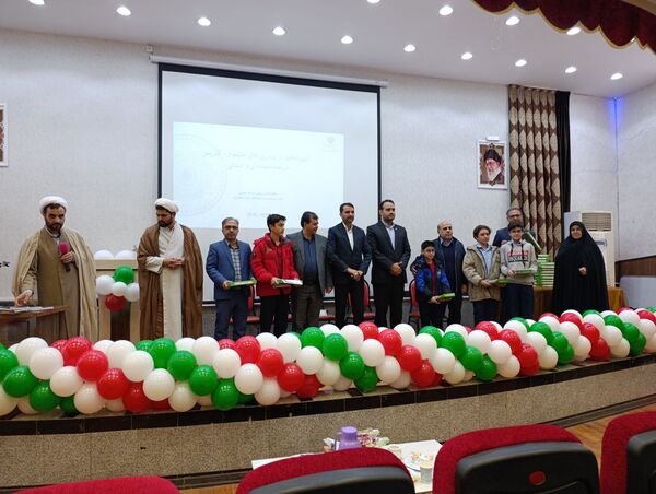 مراسم تقدیر از برگزیدگان قرآنی و فرهنگی در جشنواره‌های فردا و کارینو