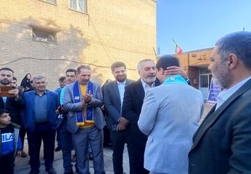بدرقه دانش‌آموزان پسر  عمره‌گزار عازم سرزمین وحی از خوزستان