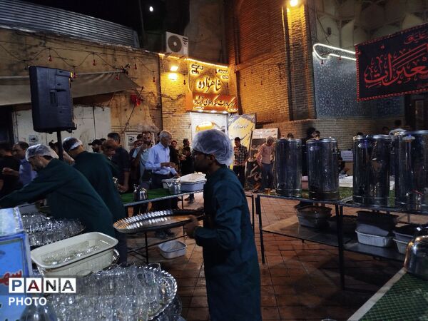 خادمان چایخانه حضرت زهرا (س) میزبان اجتماعات مردمی 