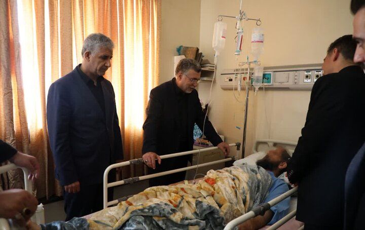 عیادت وزیر بهداشت از مجروحان حملات صهیونیست‌ها در قم