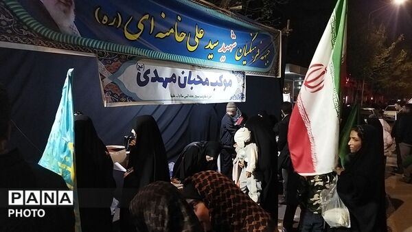 خیابان امام خمینی میزبان موکب های مردمی شد 