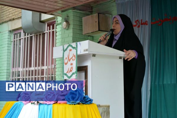 حضور خادمان رضوی در مدرسه قدر بهارستان‌دو