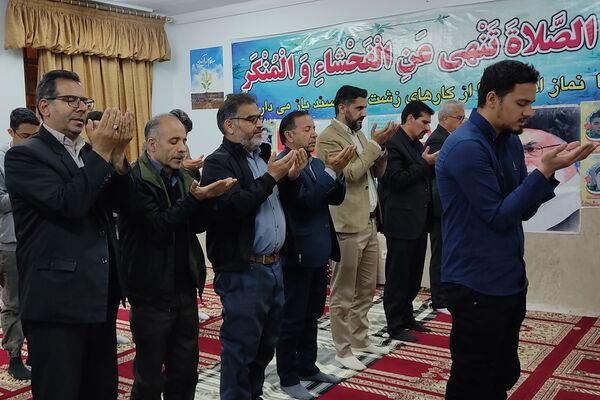 محفل انس با قرآن و یادواره شهدای دانش‌آموز در مدرسه شاهد شهید بشارت 